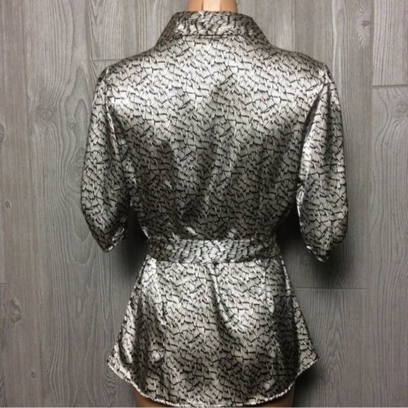 Pretty Button Down Blouse - Picture 2 of 8